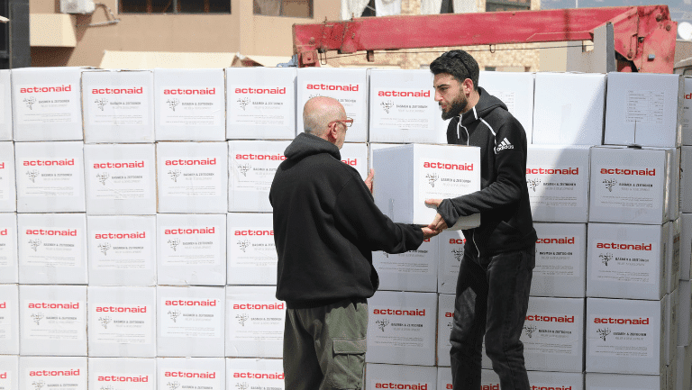 Basma and Zeitooneh distribute ready-to-eat food parcels in Saida, a coastal city in southern Lebanon, with support from ActionAid. 